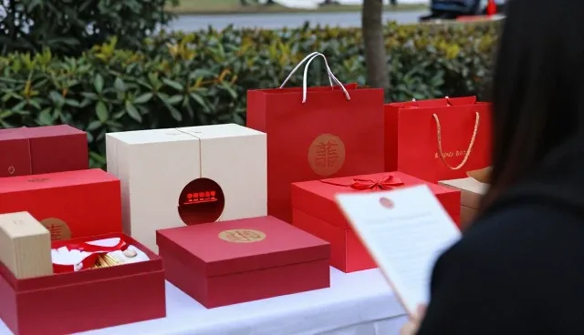 节日氛围营造中商品采购的多元场景解析